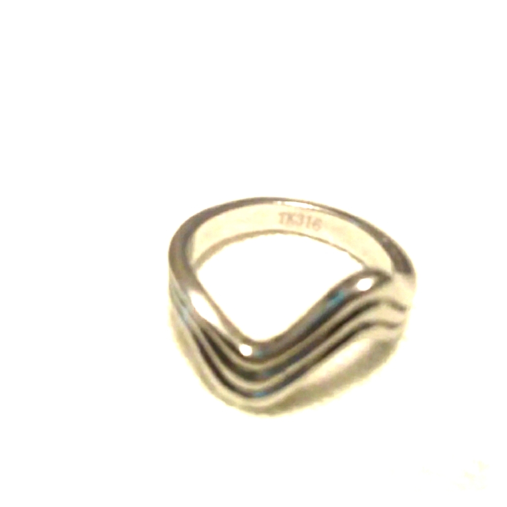 ◇Ladies silver ring Sz 8